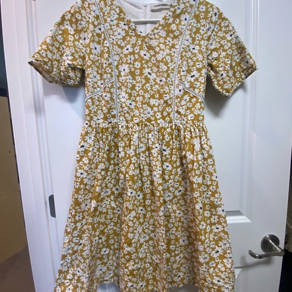 Pando Grove Dresses & Skirts - Pando Grove Yellow Floral Dress